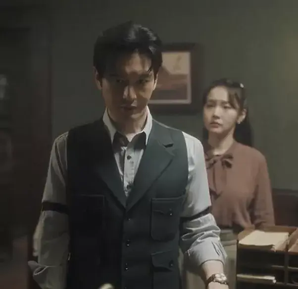 牛达人配资 《潜渊》梁朔营救江飞曼，全员上演“无脑博弈”，真是雷死我了