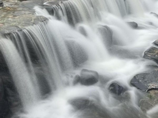股融通 雨后泰山云雾缭绕 尽显水墨诗意