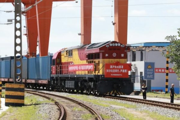 粤友优配 公交化运营、18小时到达 湘沪“白货”班列首发