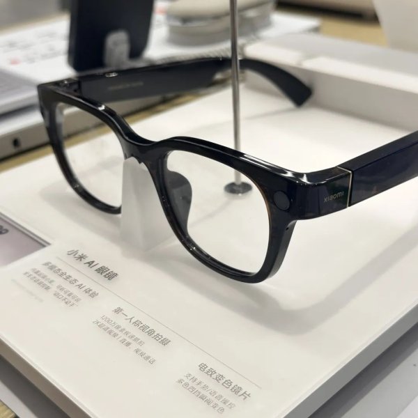 我要配资 实测小米首款AI眼镜！1999元带来的体验如何？市场蛋糕能否做大？